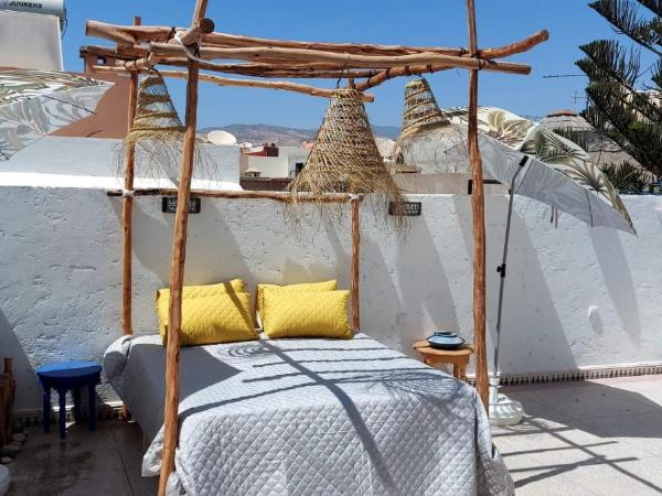 CASA ZOUINA : photo 3 de la chambre chambre triple avec salle de bains