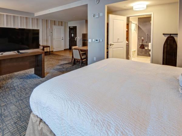 Residence Inn by Marriott Nashville Green Hills : photo 7 de la chambre suite lit king-size avec canapé-lit et baignoire adaptée - accessible aux personnes à mobilité réduite et malentendantes