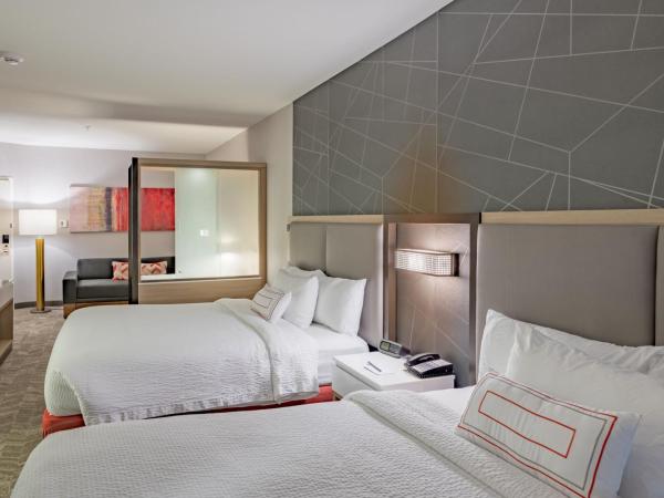 SpringHill Suites Dallas Central Expressway : photo 4 de la chambre suite 2 lits queen-size avec lit gigogne