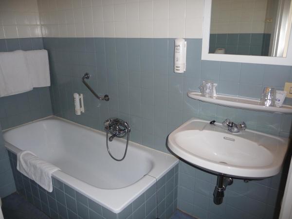 Hotel Louisa : photo 2 de la chambre chambre quadruple