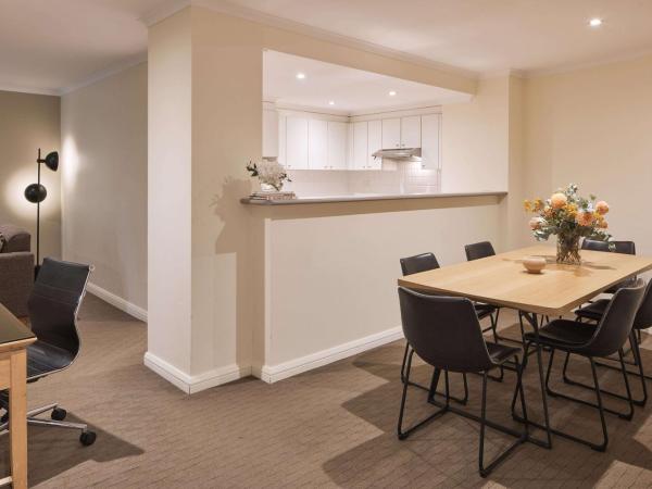 Rydges Darling Square Apartment Hotel : photo 2 de la chambre chambre familiale avec balcon