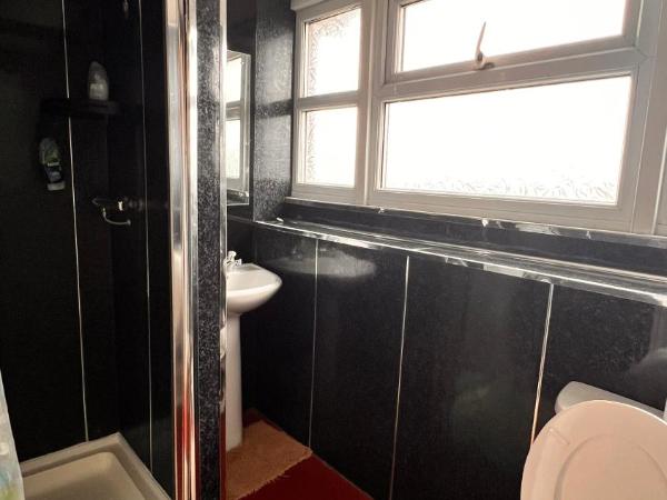 Castle Lodge Guest House 86-88 Sheil Rd L6 3AF : photo 1 de la chambre dortoir mixte 