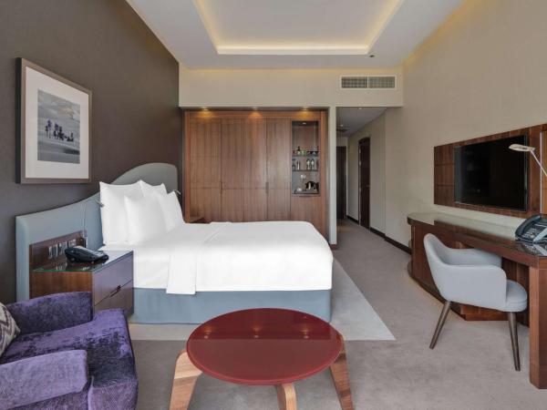 Radisson Blu Hotel, Dubai Waterfront : photo 6 de la chambre chambre supérieure avec balcon