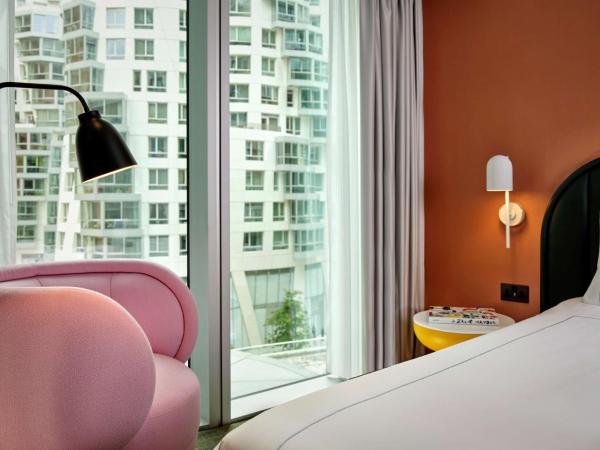 art'otel London Battersea Power Station, Powered by Radisson Hotels : photo 3 de la chambre studio lit king-size art (3 adultes)