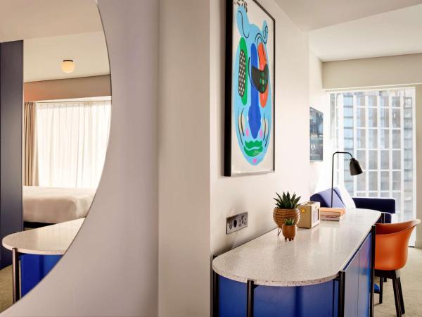 art'otel London Battersea Power Station, Powered by Radisson Hotels : photo 3 de la chambre studio lit king-size art