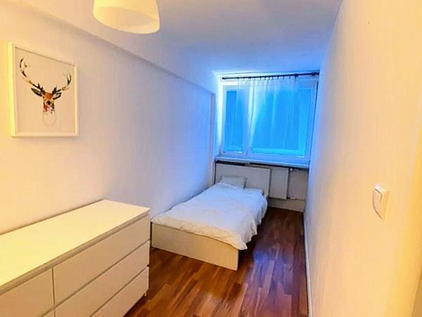 Ursus Rooms-Self Check-in : photo 3 de la chambre chambre double deluxe avec lit d'appoint