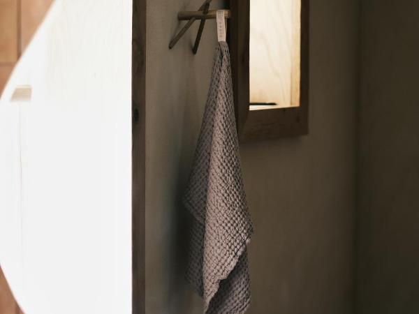 guesthouse by good neighbor : photo 8 de la chambre chambre lit queen-size - vue sur jardin