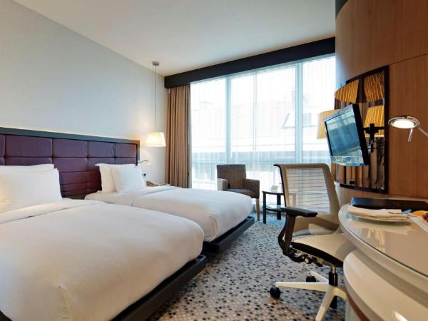 DoubleTree By Hilton Istanbul - Moda : photo 3 de la chambre chambre lits jumeaux - vue sur ville