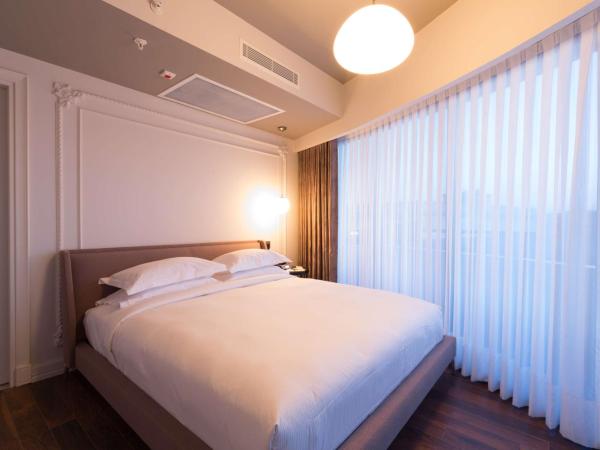 DoubleTree By Hilton Izmir Airport : photo 1 de la chambre suite junior