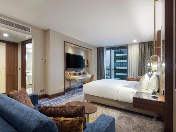 Doubletree By Hilton Antalya City Centre : photo 1 de la chambre chambre lit king-size deluxe