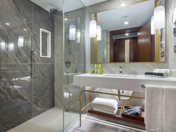 Doubletree By Hilton Antalya City Centre : photo 4 de la chambre chambre lit king-size