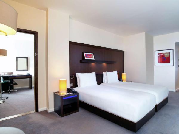 Hilton London Canary Wharf : photo 1 de la chambre chambre familiale communicante