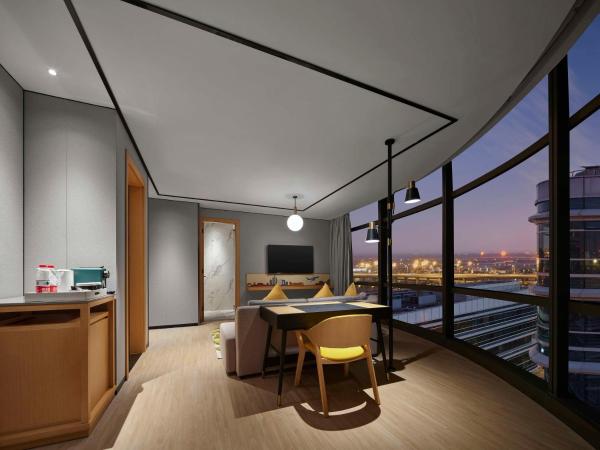 Hilton Garden Inn Beijing Daxing International Airport : photo 3 de la chambre suite deluxe avec lit king-size