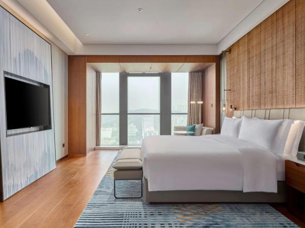 Hilton Chongqing Liangjiang New Area : photo 1 de la chambre suite deluxe avec lit king-size