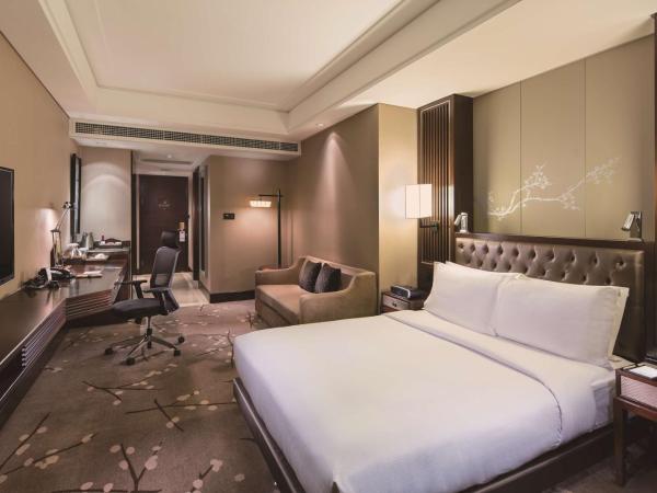 DoubleTree by Hilton Chongqing North : photo 1 de la chambre chambre lit king-size