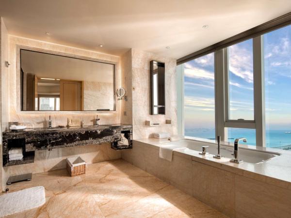 Hilton Dalian : photo 4 de la chambre deluxe harbour suite - lounge access