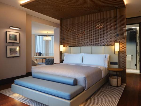 Canopy By Hilton Hangzhou Jinsha Lake : photo 5 de la chambre suite lit king-size de luxe - vue sur lac