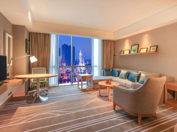 Hilton Garden Inn Ningbo : photo 1 de la chambre suite deluxe avec lit king-size