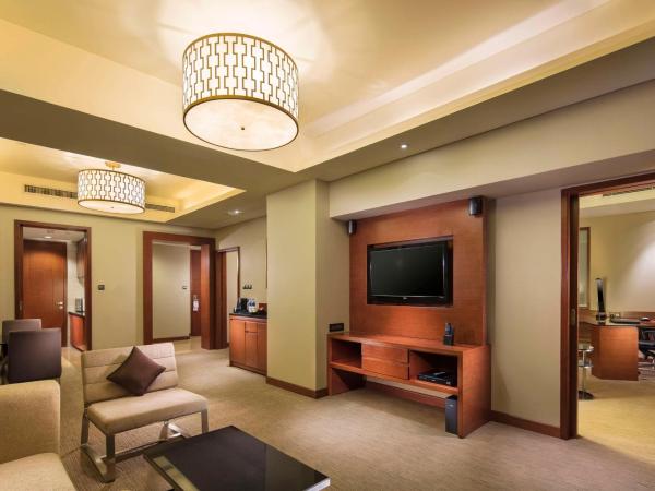 DoubleTree by Hilton Shenyang : photo 5 de la chambre suite deluxe avec lit king-size