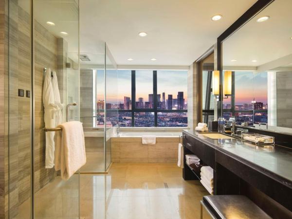 DoubleTree by Hilton Shenyang : photo 5 de la chambre 1 king bed executive 2 bay