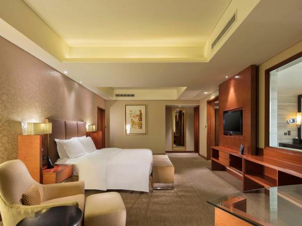 DoubleTree by Hilton Shenyang : photo 6 de la chambre suite deluxe avec lit king-size