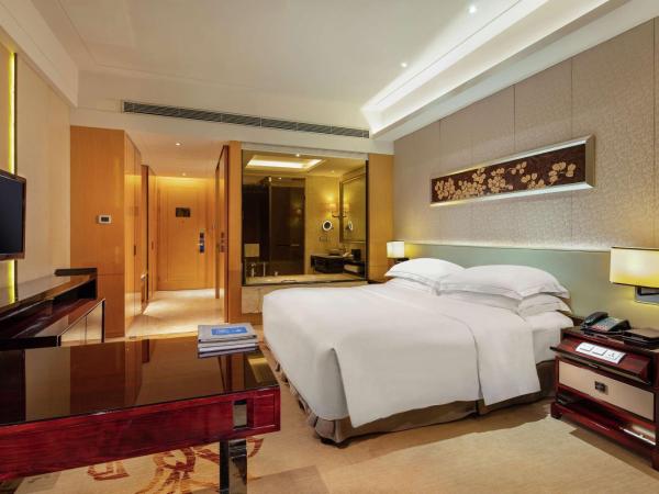 Hilton Guangzhou Baiyun - Free Shuttle Bus and Registration Counter for Canton Fair Period : photo 2 de la chambre chambre lit king-size
