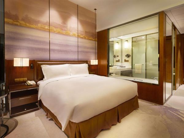 DoubleTree By Hilton Ningbo Beilun : photo 2 de la chambre chambre lit king-size exécutive