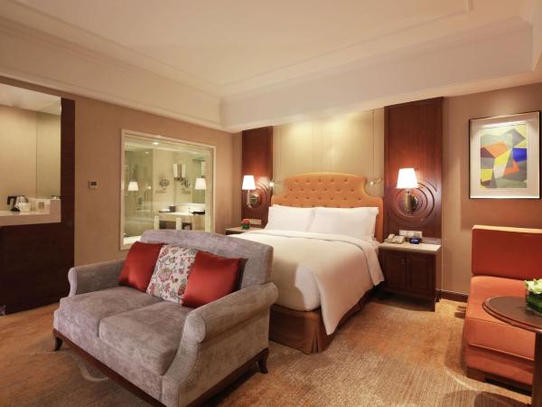 DoubleTree by Hilton Ningbo - Chunxiao : photo 2 de la chambre chambre lit king-size premier