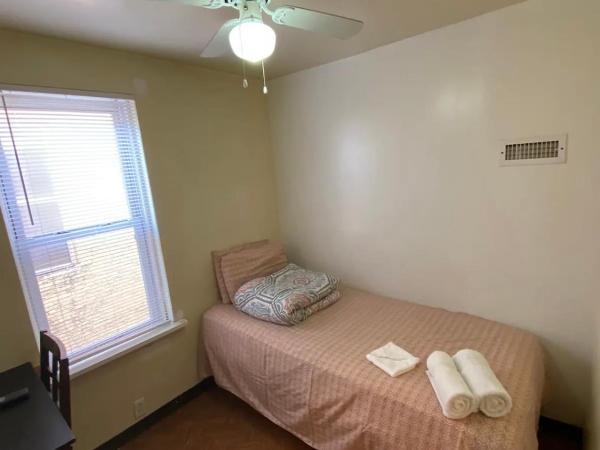 Home near University City : photo 2 de la chambre petite chambre lits jumeaux