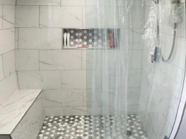 Home near University City : photo 3 de la chambre chambre double avec salle de bains privative extérieure