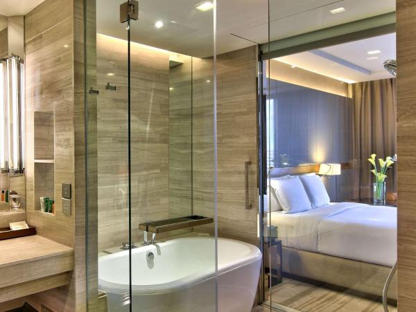 Hilton Sukhumvit Bangkok : photo 4 de la chambre chambre lit king-size deluxe