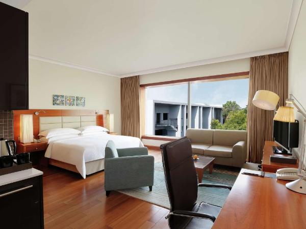 Hilton Bangalore Embassy GolfLinks : photo 2 de la chambre premium room with club lounge access