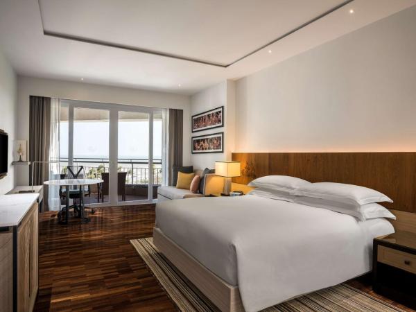 Hilton Hua Hin Resort & Spa : photo 1 de la chambre chambre lit king-size premium avec vue sur l'océan