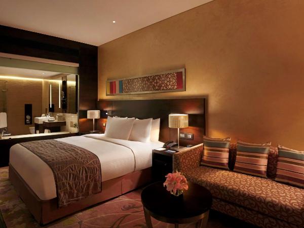 Hilton Jaipur : photo 6 de la chambre chambre lit king-size - vue sur montagne