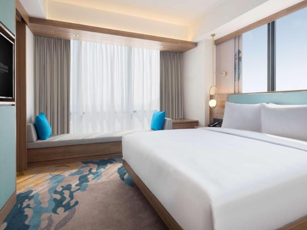 Hilton Garden Inn Jakarta Taman Palem : photo 3 de la chambre suite lit king-size familiale