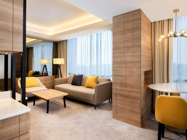 Hilton Garden Inn Jakarta Taman Palem : photo 2 de la chambre suite 1 chambre lit king-size