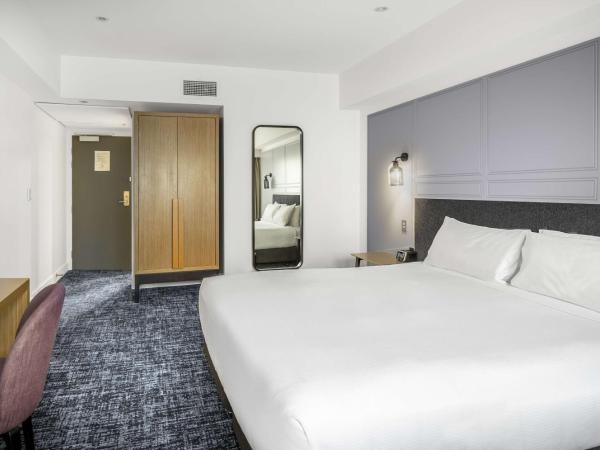 Chateau On The Park - Christchurch, A Doubletree By Hilton : photo 1 de la chambre chambre lit king-size