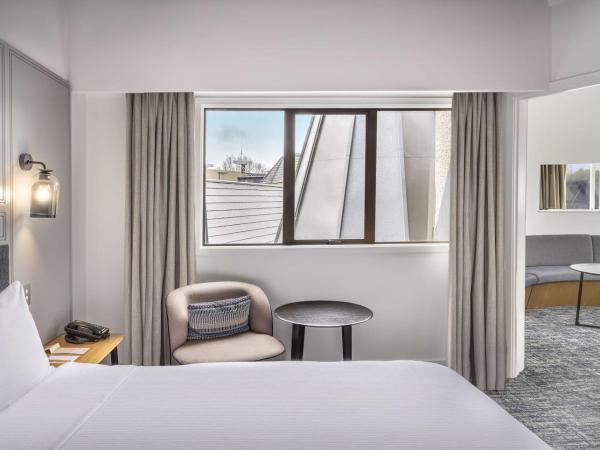 Chateau On The Park - Christchurch, A Doubletree By Hilton : photo 2 de la chambre suite junior