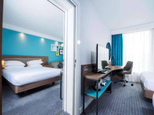 Hampton By Hilton Belfast City Centre : photo 6 de la chambre chambres familiales communicantes 