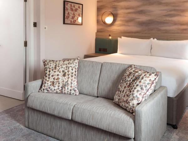 DoubleTree by Hilton Bath : photo 8 de la chambre chambre lit king-size supérieure avec canapé-lit