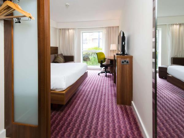 Hampton by Hilton Birmingham Jewellery Quarter : photo 1 de la chambre chambre lit queen-size avec canapé-lit