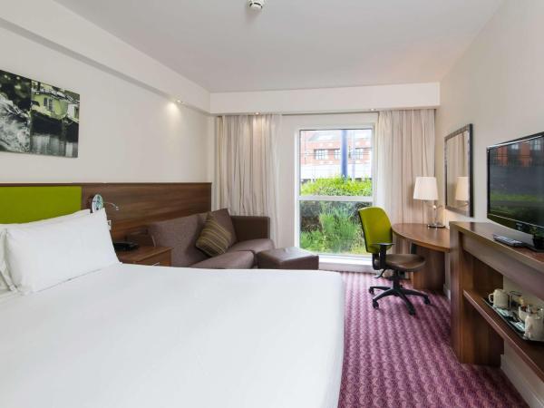 Hampton by Hilton Birmingham Jewellery Quarter : photo 3 de la chambre chambre lit queen-size avec canapé-lit