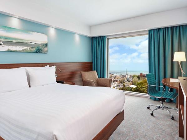 Hampton by Hilton Bournemouth : photo 1 de la chambre chambre lit queen-size avec vue