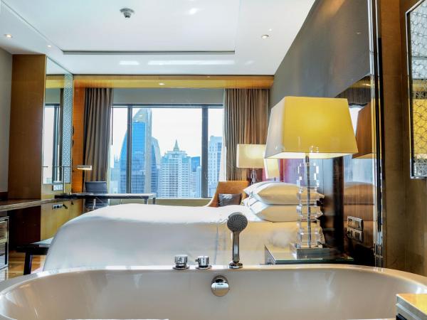 Renaissance Bangkok Ratchaprasong Hotel : photo 2 de la chambre chambre lit king-size deluxe