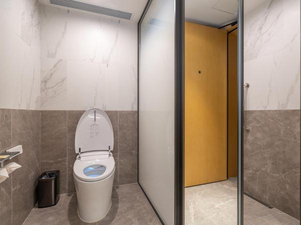 Hilton Garden Inn Chengdu Kuanzhai Alley : photo 1 de la chambre chambre lit king-size deluxe avec balcon