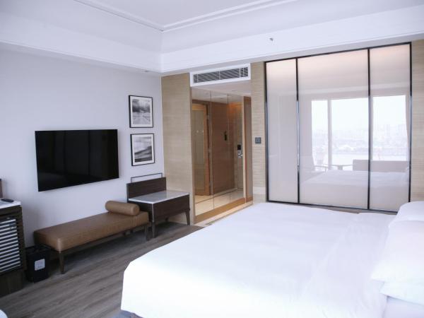 Sheraton Shanghai Pudong Riverside : photo 4 de la chambre chambre supérieure avec lit king-size - vue sur rivière