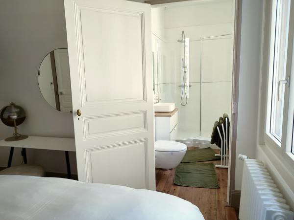 Bastide Castella : photo 4 de la chambre chambre double - vue sur jardin