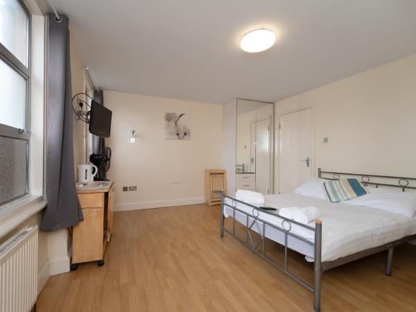 Flexistay Aparthotel Tooting : photo 1 de la chambre chambre double avec salle de bains privative