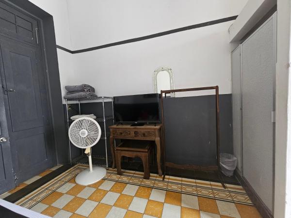 Central Downtown Guadalajara : photo 3 de la chambre chambre lits jumeaux avec balcon