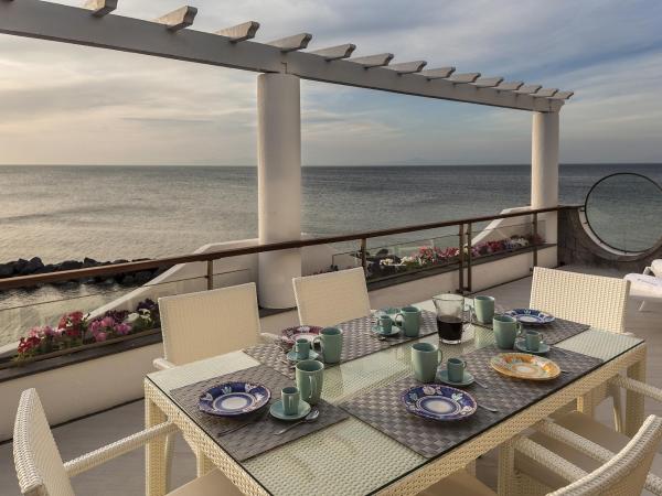 Ischia Blu Resort : photo 4 de la chambre  appartement 2 chambres de luxe avec vue sur la mer